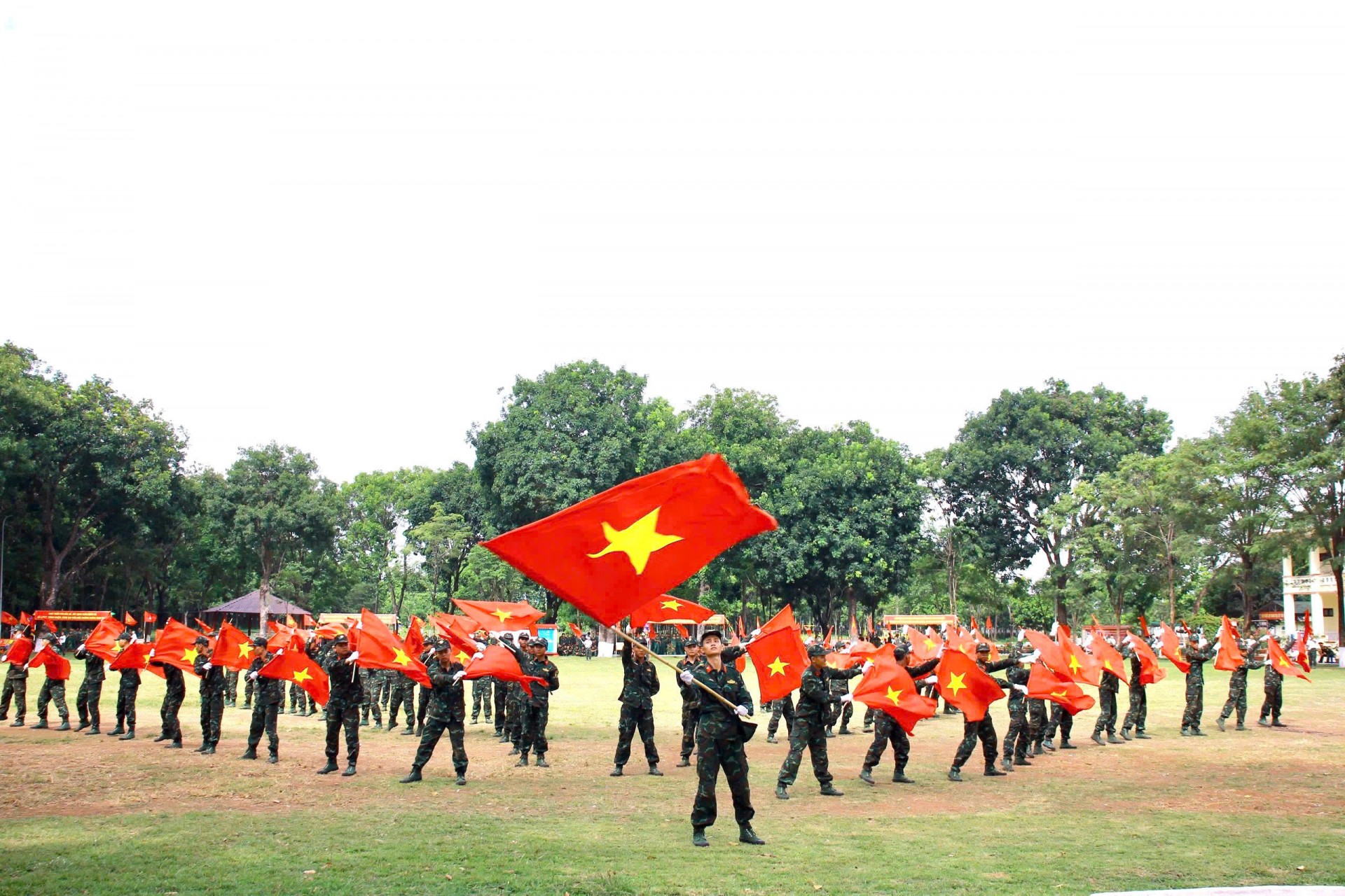 Đắk Lắk: Trung đoàn Bộ binh 584 tổ chức Lễ tuyên thệ chiến sĩ mới Đắk Lắk: Trung đoàn Bộ binh 584 tổ chức Lễ tuyên thệ chiến sĩ mới