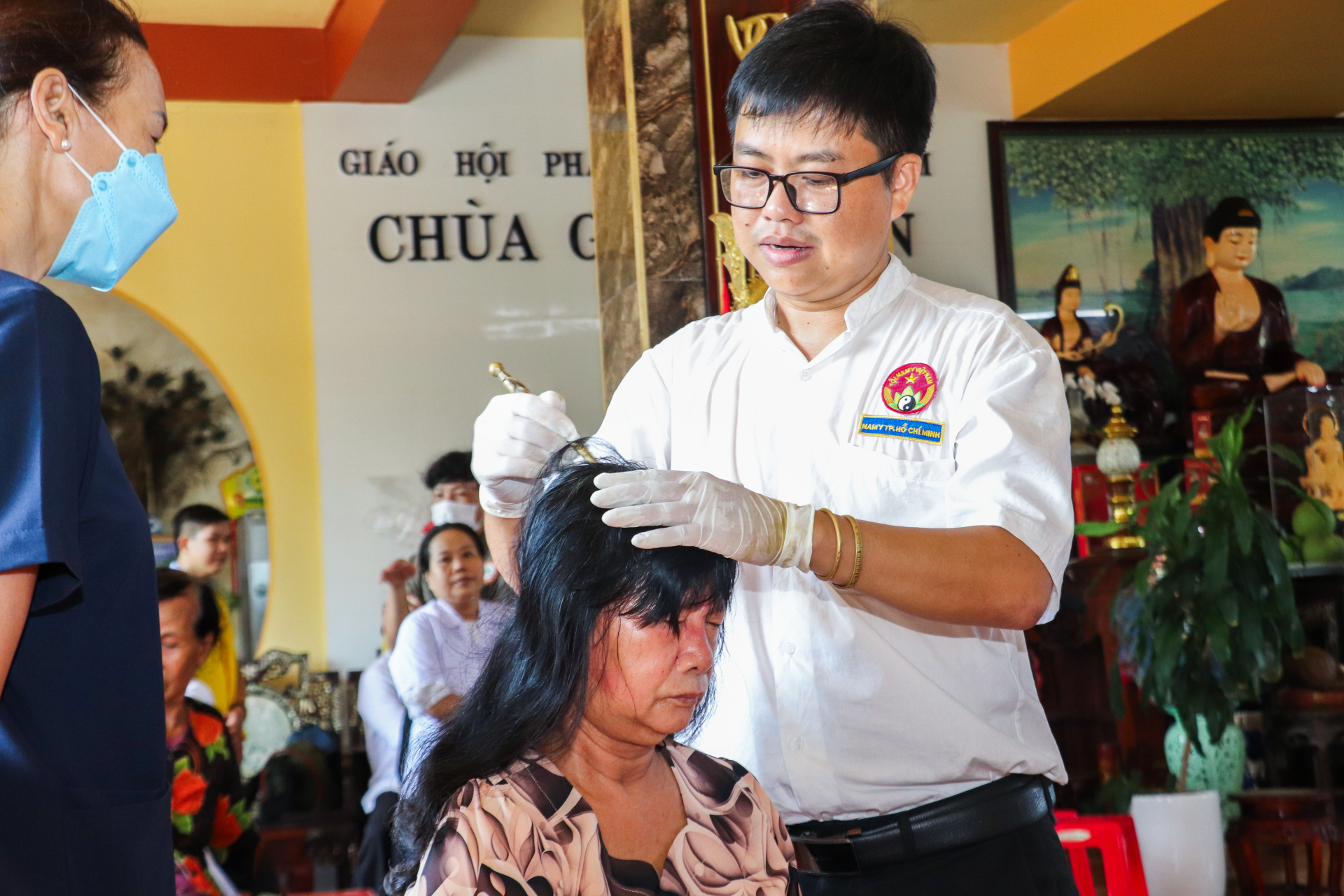 Ban Thiện nguyện phía Nam (Hội Nam y Việt Nam) tổ chức khám chữa bệnh y học cổ truyền và tặng quà cho 150 người dân tại xã Tân Lập Ban Thiện nguyện phía Nam (Hội Nam y Việt Nam) tổ chức khám chữa bệnh y học cổ truyền và tặng quà cho 150 người dân tại xã Tân Lập