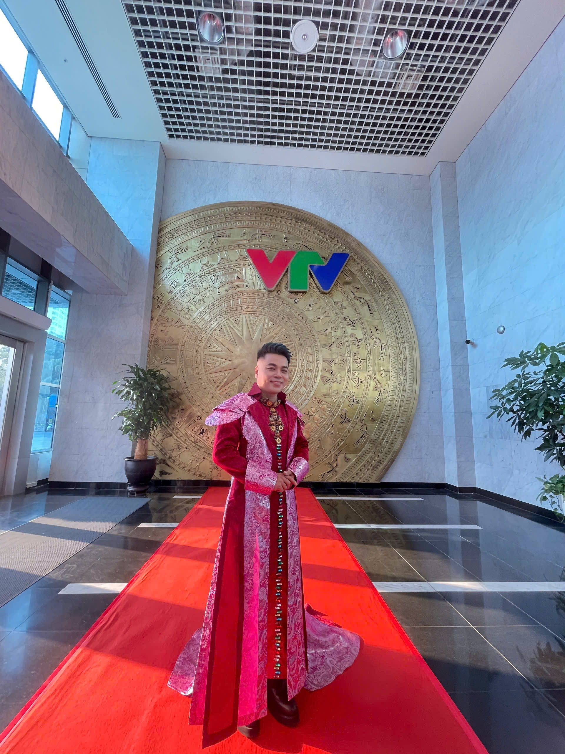 Ca sĩ Châu Á David Le- Hành trinh 20 năm tuổi Đảng, 30 năm cống hiến vì nghệ thuật và cộng đồng. Ca sĩ Châu Á David Le Hành trinh 20 năm tuổi Đảng, 30 năm cống hiến vì nghệ thuật và cộng đồng.