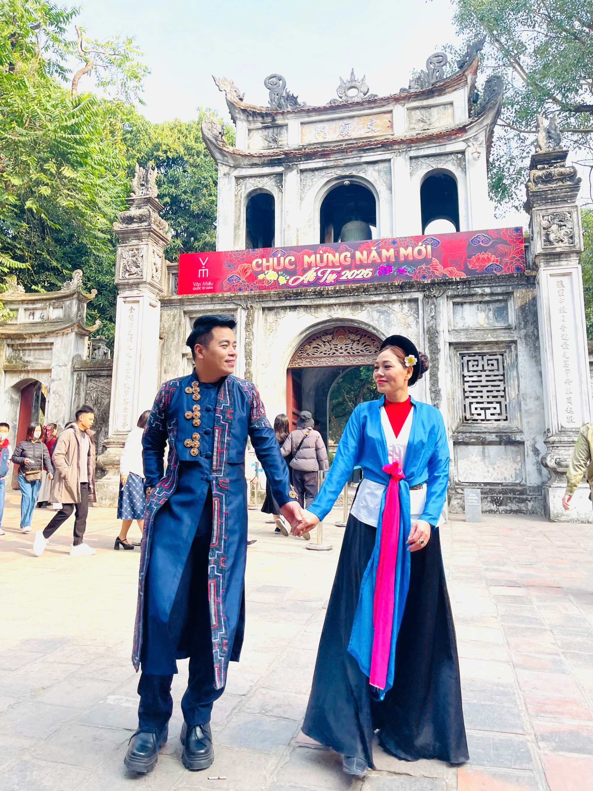 Ca sĩ Châu Á David Le- Hành trinh 20 năm tuổi Đảng, 30 năm cống hiến vì nghệ thuật và cộng đồng. Ca sĩ Châu Á David Le Hành trinh 20 năm tuổi Đảng, 30 năm cống hiến vì nghệ thuật và cộng đồng.