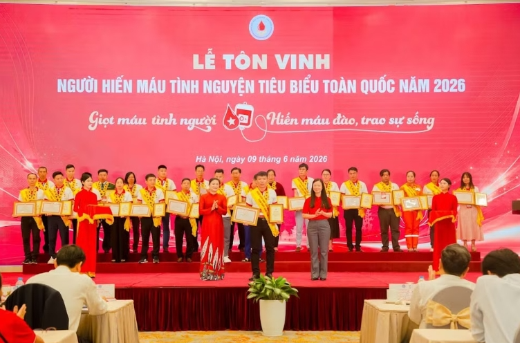 Những giọt máu "viết tiếp" những cuộc đời