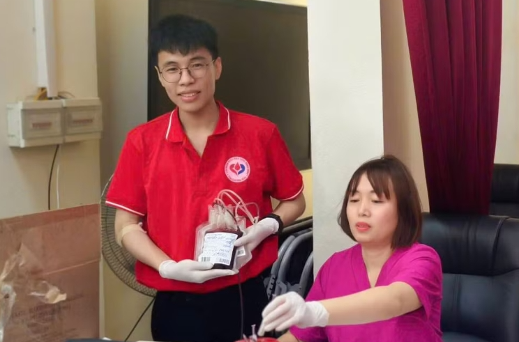 Những giọt máu "viết tiếp" những cuộc đời