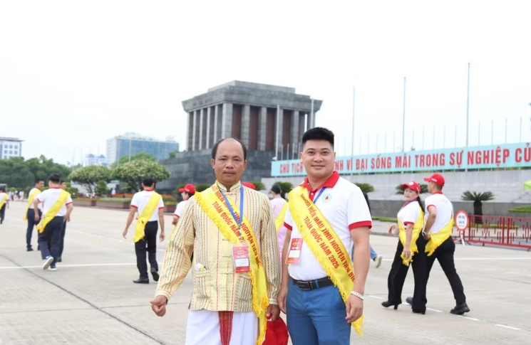 Những giọt máu "viết tiếp" những cuộc đời