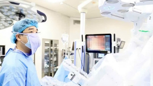 Lần đầu tiên nội soi bằng robot cắt thực quản cho bệnh nhân ung thư