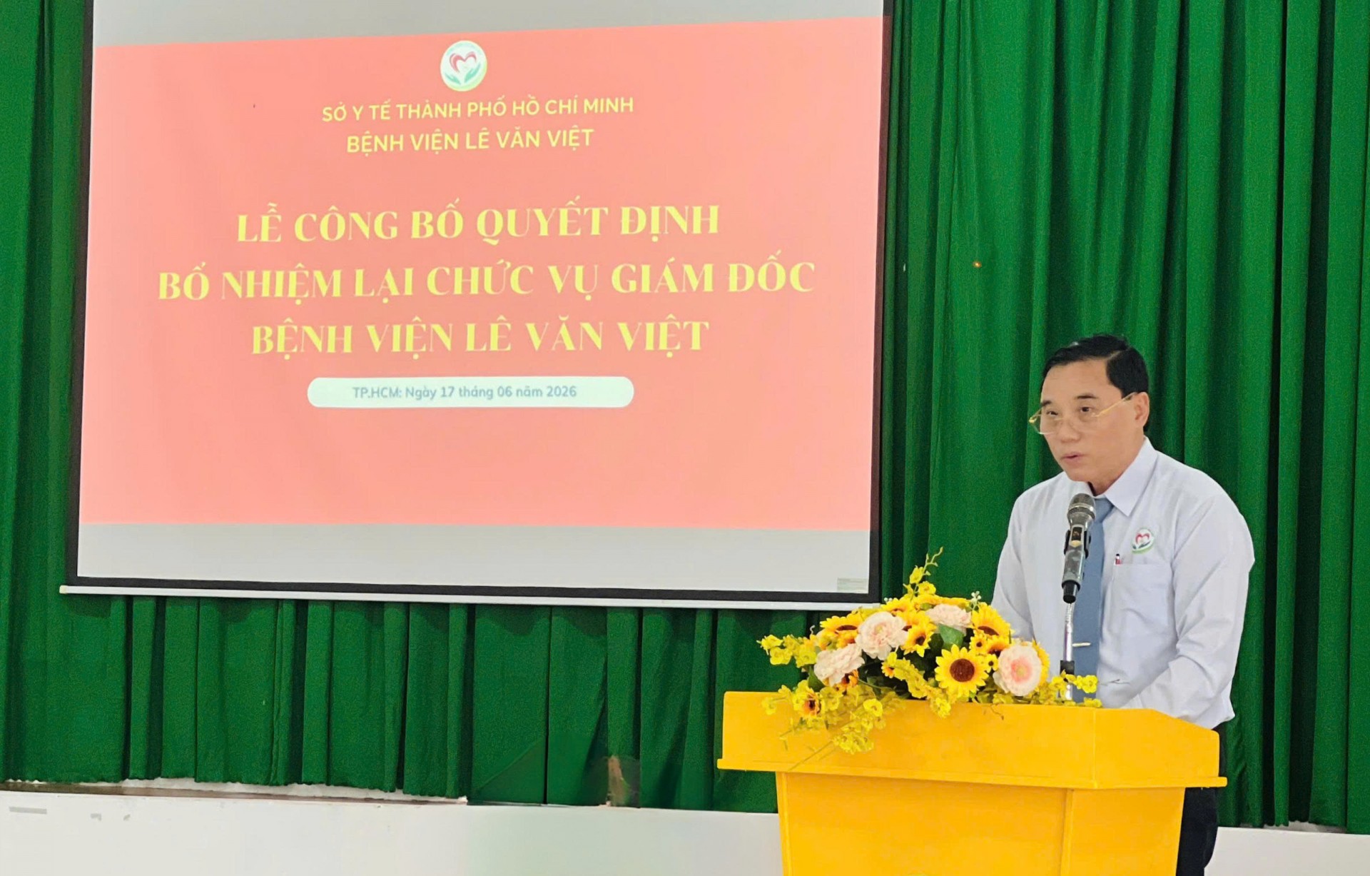 Sở Y tế TP.HCM trao quyết định bổ nhiệm lại Giám đốc, Phó Giám đốc Bệnh viện Lê Văn Việt Sở Y tế TP.HCM trao quyết định bổ nhiệm lại Giám đốc, Phó Giám đốc Bệnh viện Lê Văn Việt