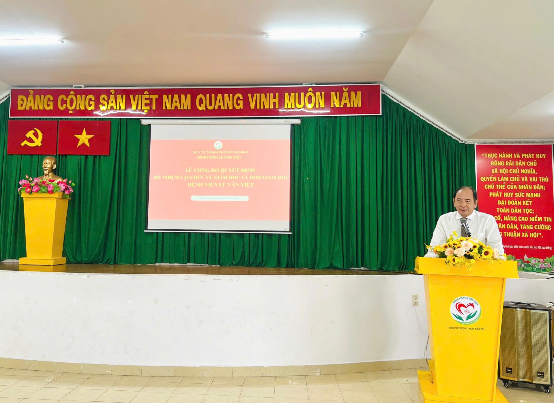 Sở Y tế TP.HCM trao quyết định bổ nhiệm lại Giám đốc, Phó Giám đốc Bệnh viện Lê Văn Việt Sở Y tế TP.HCM trao quyết định bổ nhiệm lại Giám đốc, Phó Giám đốc Bệnh viện Lê Văn Việt