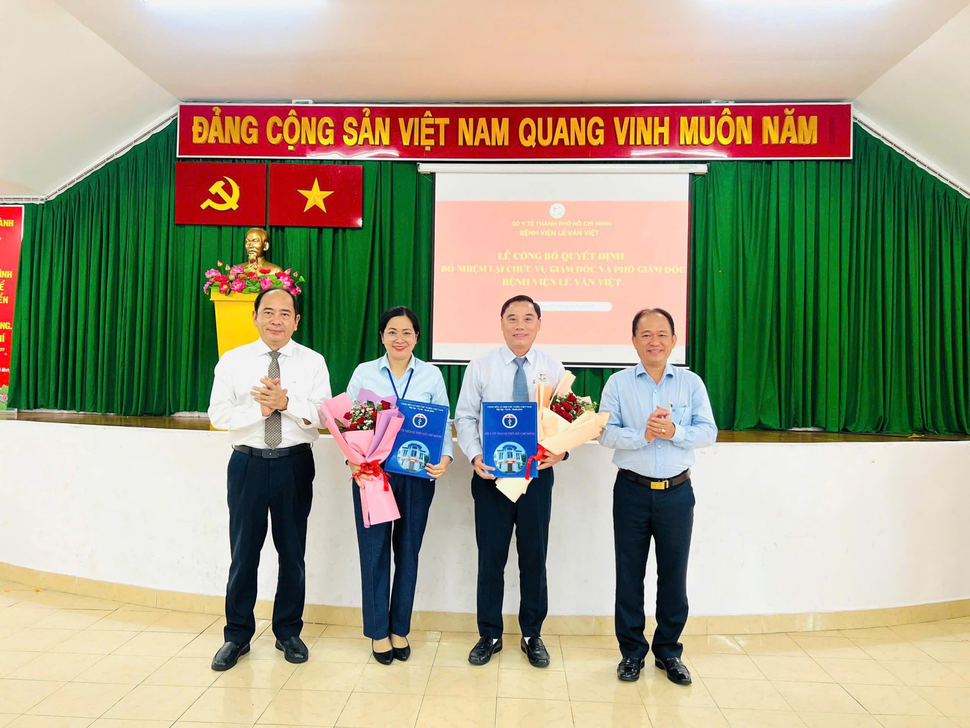 Sở Y tế TP.HCM trao quyết định bổ nhiệm lại Giám đốc, Phó Giám đốc Bệnh viện Lê Văn Việt Sở Y tế TP.HCM trao quyết định bổ nhiệm lại Giám đốc, Phó Giám đốc Bệnh viện Lê Văn Việt