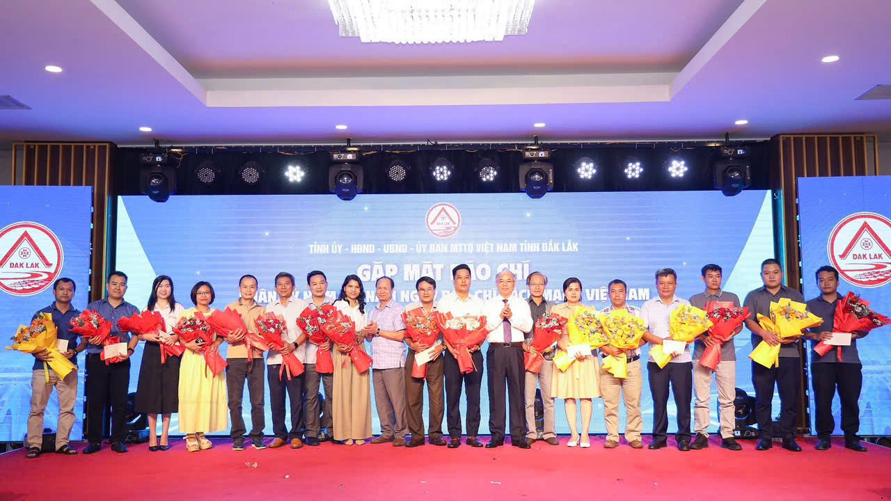 Đắk Lắk gặp mặt các cơ quan báo chí nhân kỷ niệm 101 năm Ngày Báo chí cách mạng Việt Nam Đắk Lắk gặp mặt các cơ quan báo chí nhân kỷ niệm 101 năm Ngày Báo chí cách mạng Việt Nam
