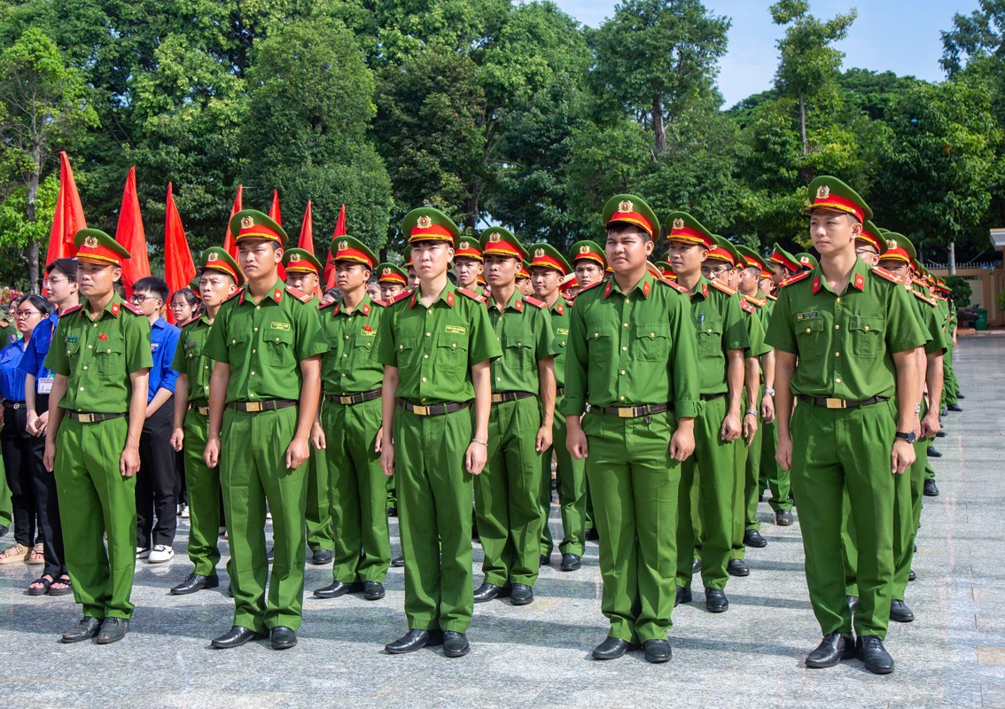 Hơn 500 cán bộ, chiến sĩ, tình nguyện viên tham gia “Chiến dịch Mùa hè số cùng VneID”