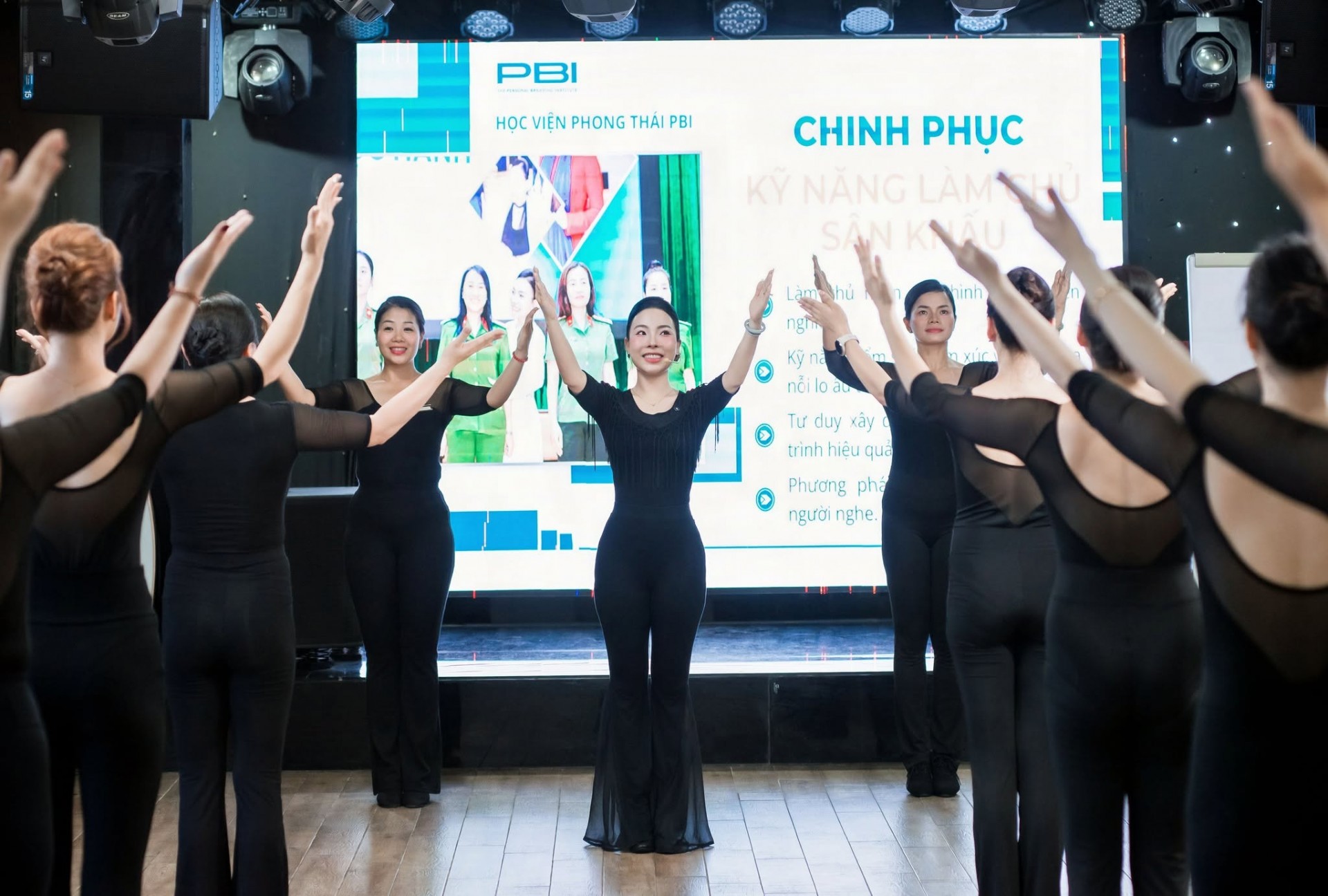 Kiến tạo phong thái phụ nữ Việt Nam: Hành trình từ khí chất nội tâm đến nhân hiệu bền vững