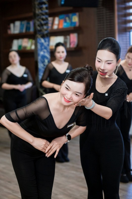 Kiến tạo phong thái phụ nữ Việt Nam: Hành trình từ khí chất nội tâm đến nhân hiệu bền vững