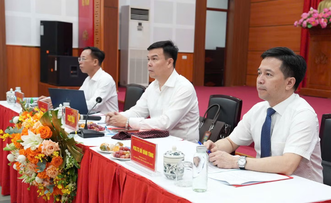 Chăm sóc người cao tuổi từ y tế cơ sở nhằm thích ứng với già hóa dân số