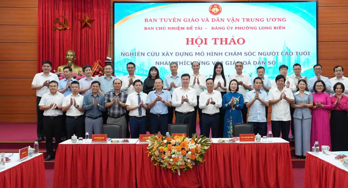 Chăm sóc người cao tuổi từ y tế cơ sở nhằm thích ứng với già hóa dân số