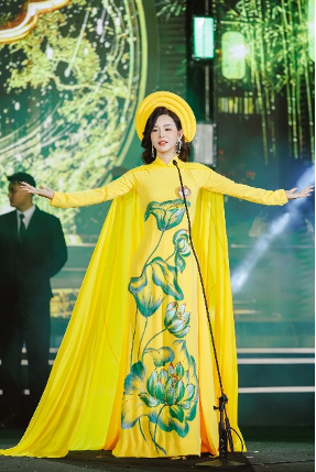 Hoa hậu Trí tuệ – Hoa hậu Thương hiệu Việt Nam 2026 Trần Thị Ngọc Bích ghi dấu nhân hiệu trong ngành thẩm mỹ