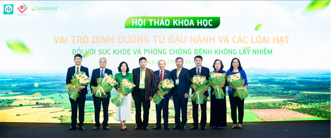 Chuyên gia khuyến nghị tăng cường đậu nành và các loại hạt để phòng bệnh chủ động