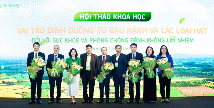 Chuyên gia khuyến nghị tăng cường đậu nành và các loại hạt để phòng bệnh chủ động