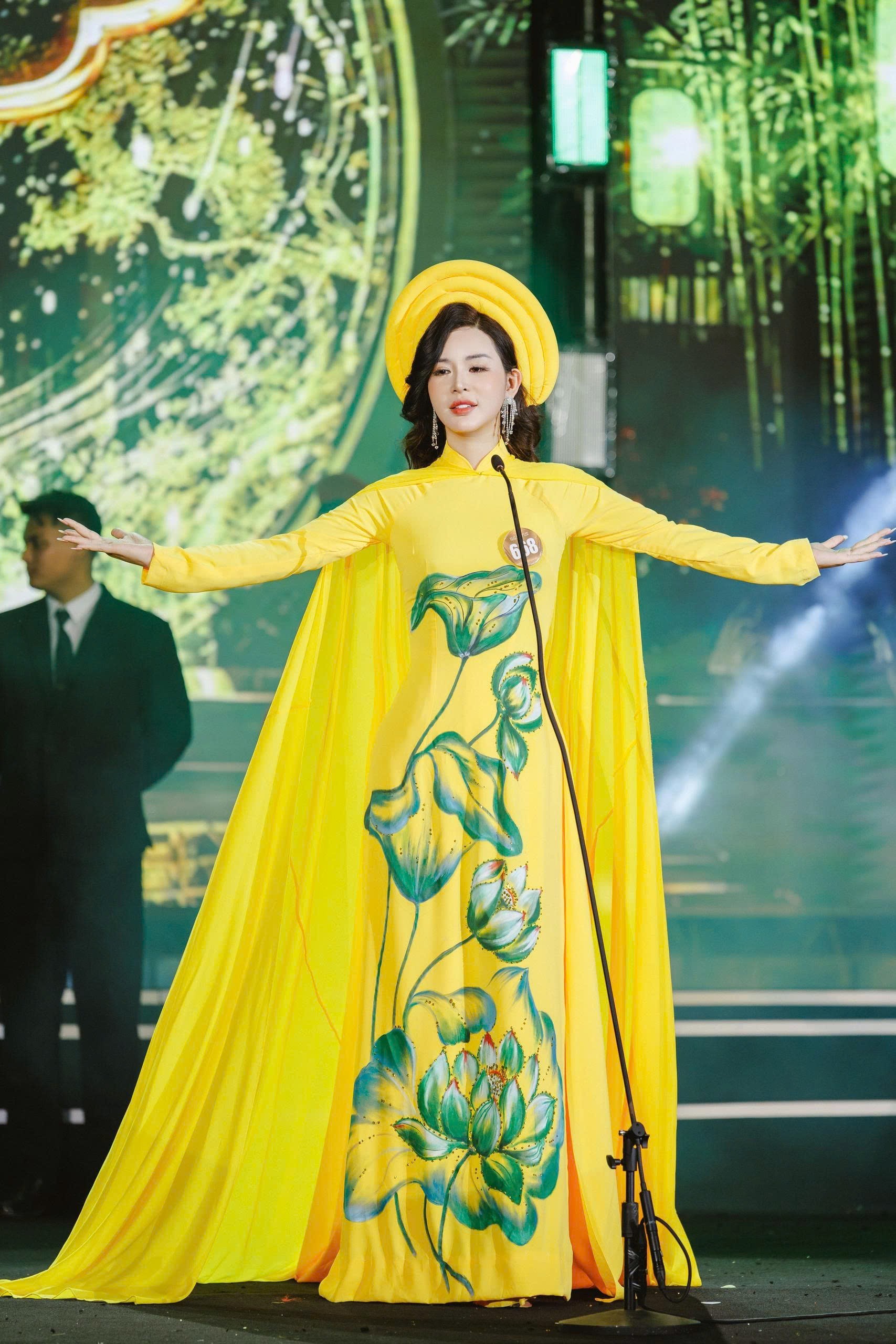 Hoa hậu Trí tuệ – Hoa hậu Thương hiệu Việt Nam 2026 Trần Thị Ngọc Bích ghi dấu nhân hiệu trong ngành thẩm mỹ