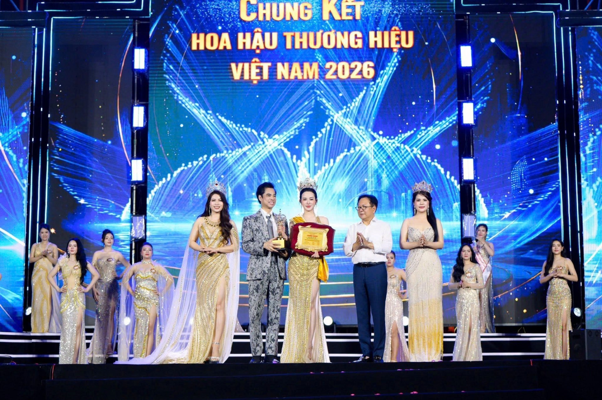 Hoa hậu Trí tuệ – Hoa hậu Thương hiệu Việt Nam 2026 Trần Thị Ngọc Bích ghi dấu nhân hiệu trong ngành thẩm mỹ