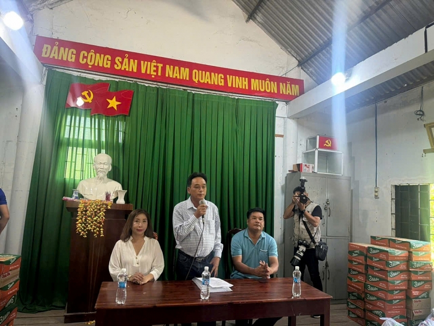 Trao yêu thương, lan tỏa trách nhiệm cộng đồng, chung tay chăm lo người dân có hoàn cảnh khó khăn tại Buôn Đôn Trao yêu thương, lan tỏa trách nhiệm cộng đồng, chung tay chăm lo người dân có hoàn cảnh khó khăn tại Buôn Đôn