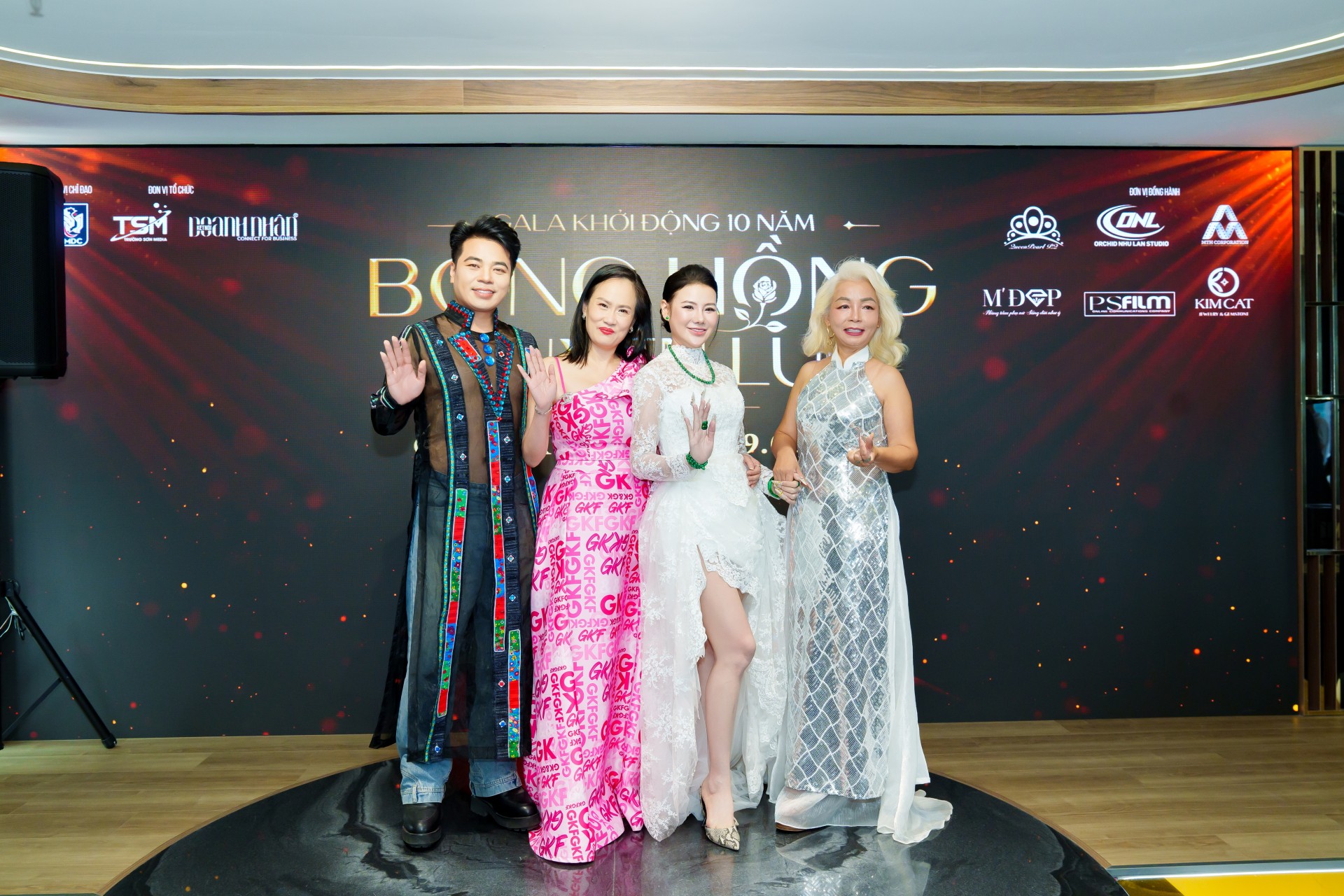 Trường Sơn Media bổ nhiệm Tổng Giám đốc mới, chính thức khởi động hành trình 10 năm “Bông hồng Quyền lực 2026” Trường Sơn Media bổ nhiệm Tổng Giám đốc mới, chính thức khởi động hành trình 10 năm “Bông hồng Quyền lực 2026”