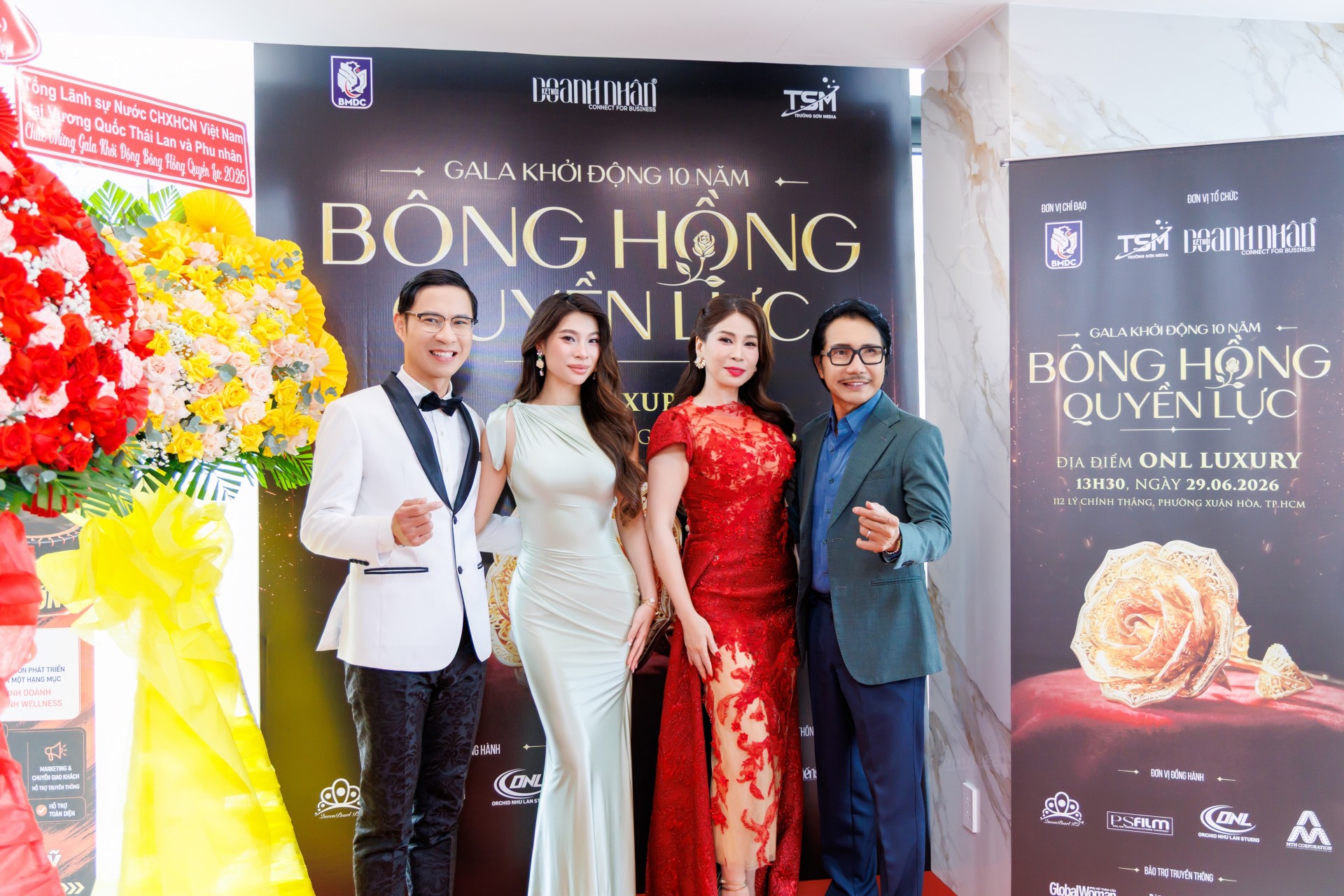 Vợ chồng nhạc sĩ Thái Hùng và ca sĩ Thái Huyền tỏa sáng tại Gala khởi động Bông Hồng Quyền Lực 2026 Vợ chồng nhạc sĩ Thái Hùng và ca sĩ Thái Huyền tỏa sáng tại Gala khởi động Bông Hồng Quyền Lực 2026