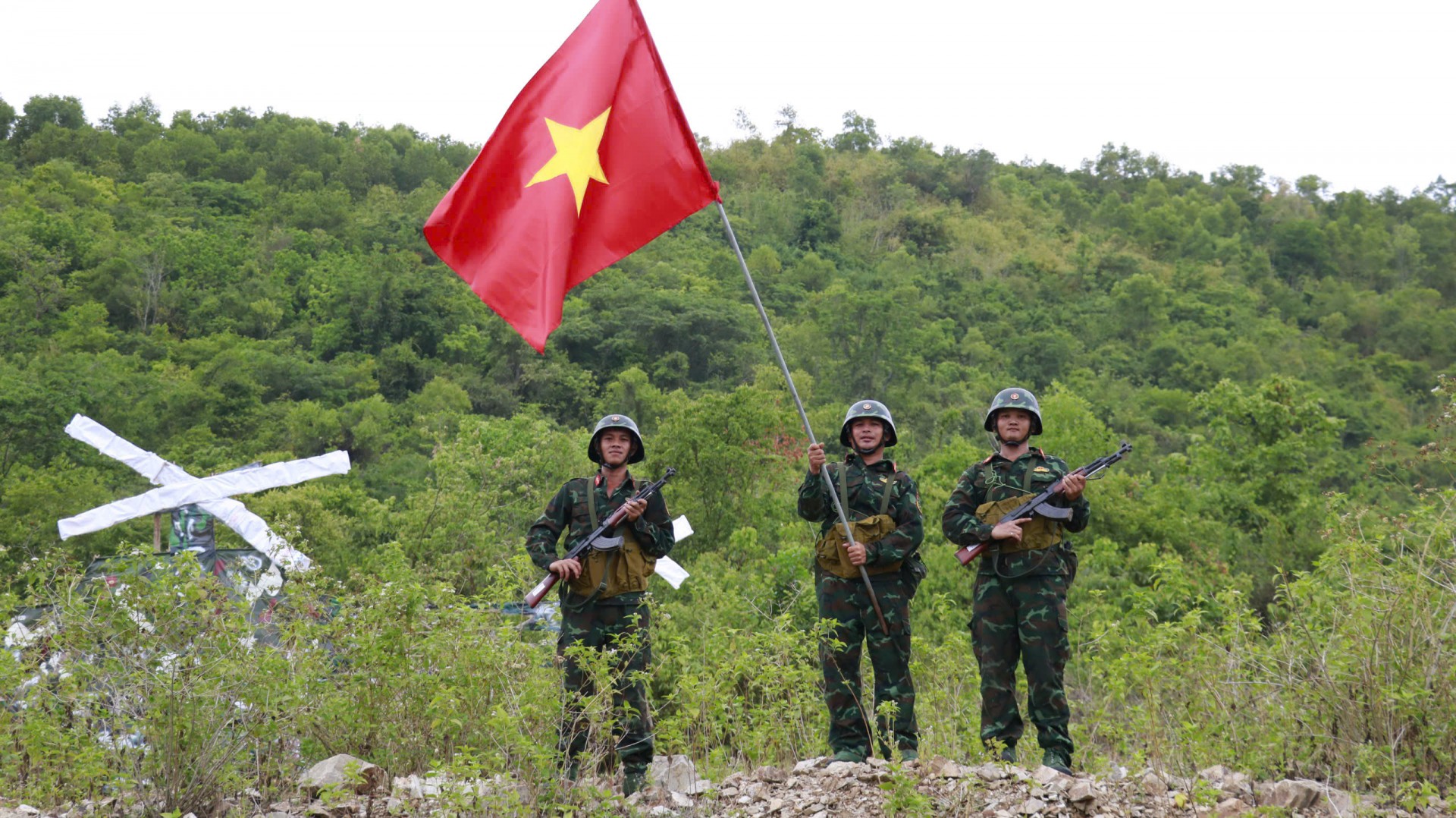 Sư đoàn 305 hoàn thành thực binh bắn đạn thật trong diễn tập Chỉ huy - Tham mưu năm 2026 Sư đoàn 305 hoàn thành thực binh bắn đạn thật trong diễn tập Chỉ huy - Tham mưu năm 2026
