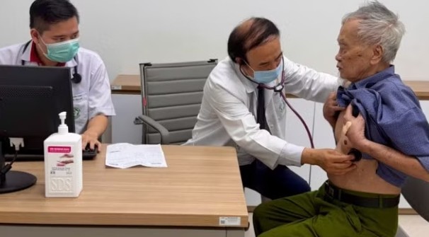 Bệnh viện Bạch Mai cơ sở Ninh Bình khám sức khỏe miễn phí cho 5.000 người có công và gia đình chính sách