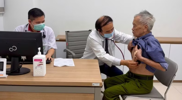 Bệnh viện Bạch Mai cơ sở Ninh Bình khám sức khỏe miễn phí cho 5.000 người có công và gia đình chính sách Bệnh viện Bạch Mai cơ sở Ninh Bình khám sức khỏe miễn phí cho 5.000 người có công và gia đình chính sách