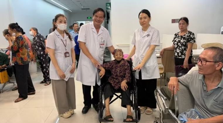 Bệnh viện Bạch Mai cơ sở Ninh Bình khám sức khỏe miễn phí cho 5.000 người có công và gia đình chính sách Bệnh viện Bạch Mai cơ sở Ninh Bình khám sức khỏe miễn phí cho 5.000 người có công và gia đình chính sách