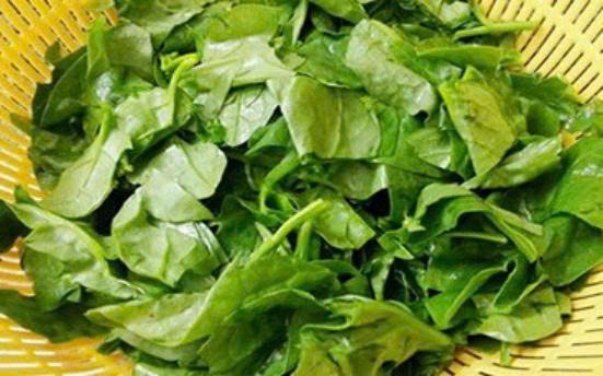 Canh cua rau mồng tơi - món ăn thanh mát ngày hè, giàu dinh dưỡng, ít năng lượng, hỗ trợ giảm táo bón. 10 lợi ích sức khỏe nổi bật của rau mồng tơi