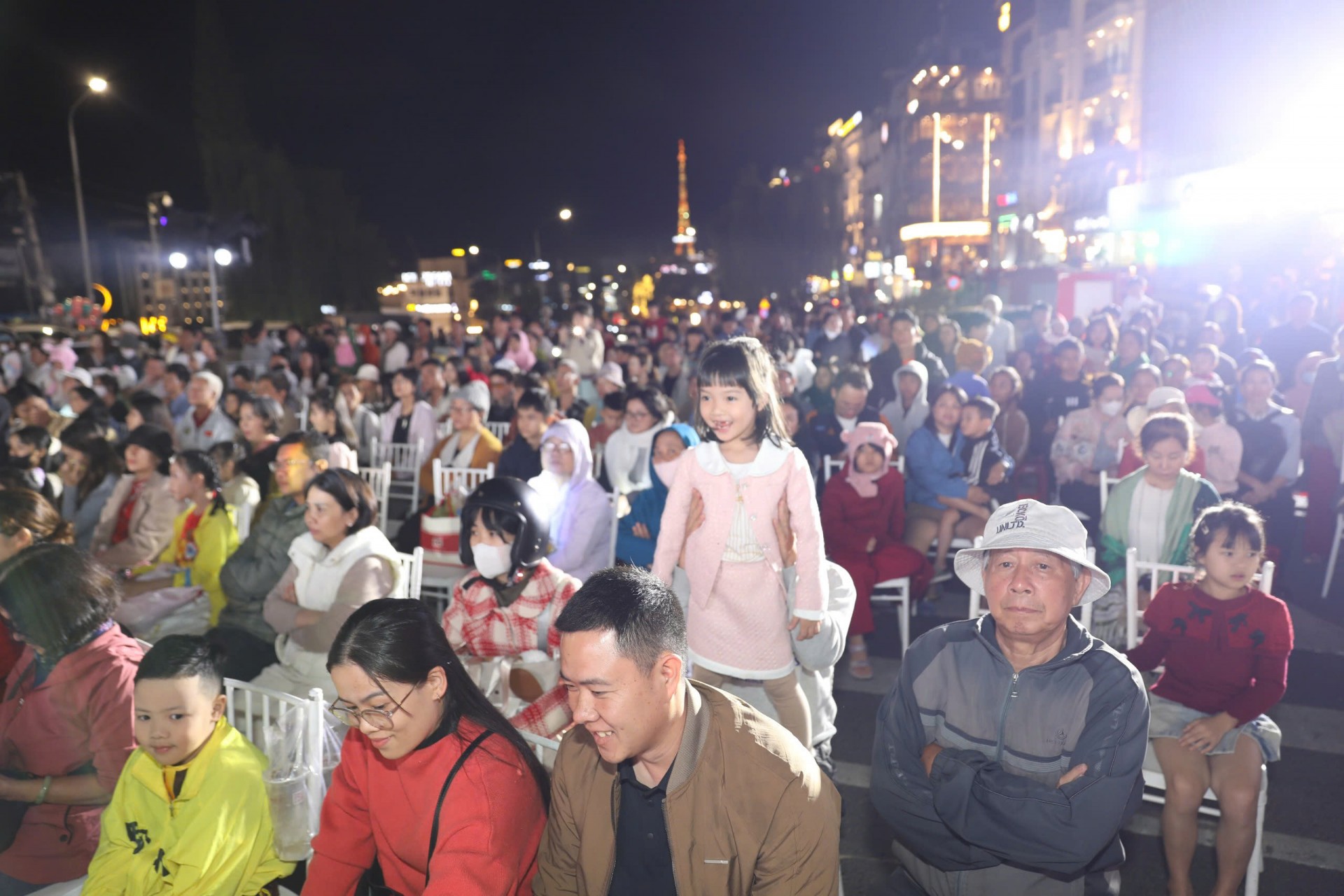 Chương trình nghệ thuật “Lâm Đồng - Bản giao hưởng Xanh” thu hút đông đảo người dân và du khách