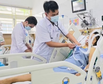 Liên tiếp cấp cứu bệnh nhân rắn độc cắn, bác sĩ cảnh báo mất "thời gian vàng" vì tin mẹo dân gian