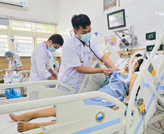 Liên tiếp cấp cứu bệnh nhân rắn độc cắn, bác sĩ cảnh báo mất "thời gian vàng" vì tin mẹo dân gian Liên tiếp cấp cứu bệnh nhân rắn độc cắn, bác sĩ cảnh báo mất "thời gian vàng" vì tin mẹo dân gian