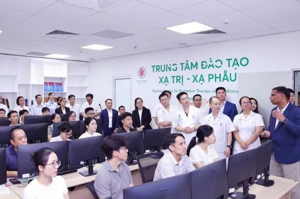 Nâng cao chất lượng điều trị ung thư nhờ đào tạo chuyên sâu về xạ trị, xạ phẫu