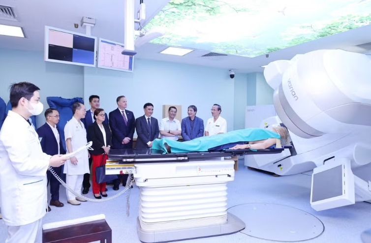 Nâng cao chất lượng điều trị ung thư nhờ đào tạo chuyên sâu về xạ trị, xạ phẫu Nâng cao chất lượng điều trị ung thư nhờ đào tạo chuyên sâu về xạ trị, xạ phẫu