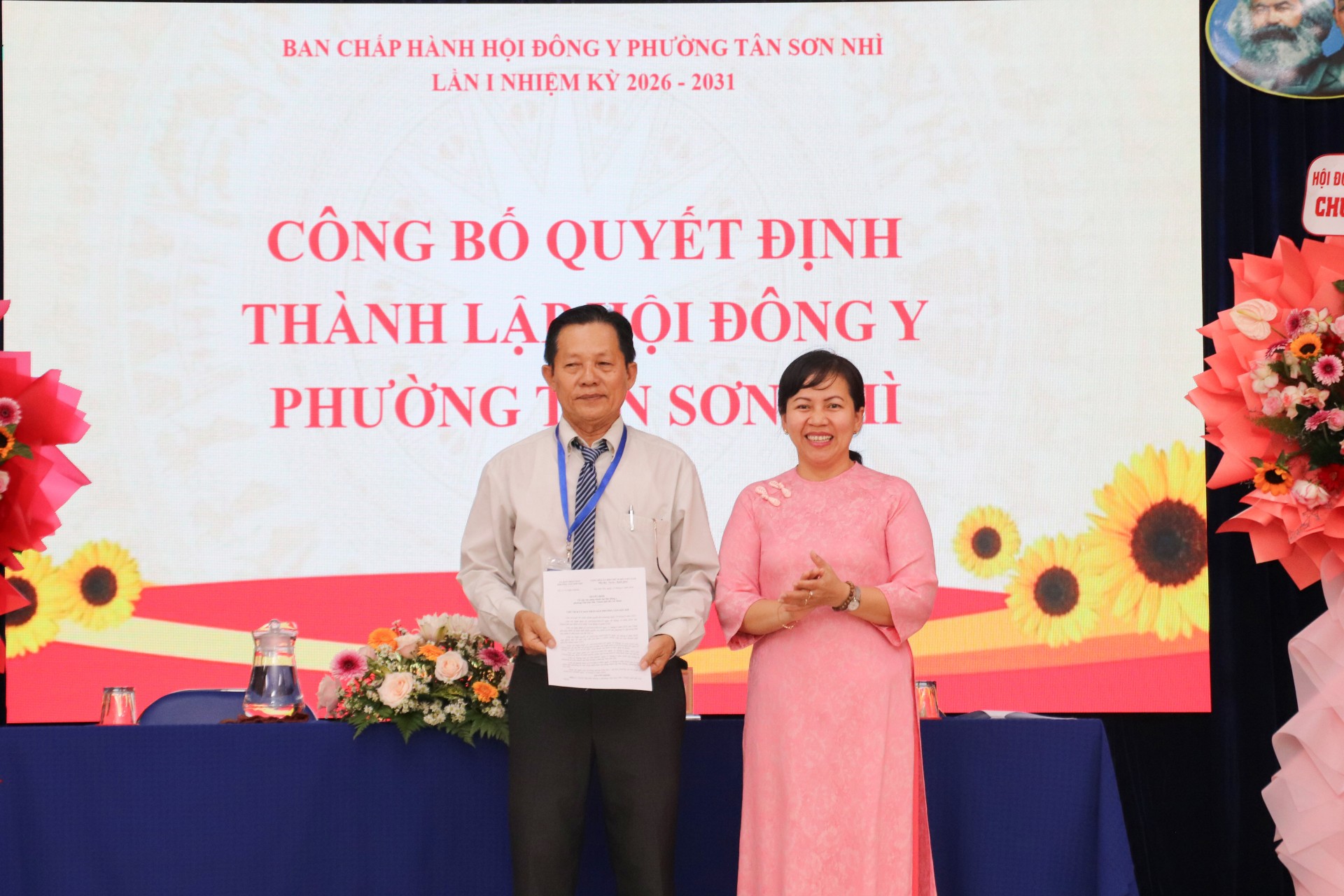 Đại hội thành lập Hội Đông y phường Tân Sơn Nhì: Phát huy y học cổ truyền trong chăm sóc sức khỏe nhân dân Đại hội thành lập Hội Đông y phường Tân Sơn Nhì: Phát huy y học cổ truyền trong chăm sóc sức khỏe nhân dân