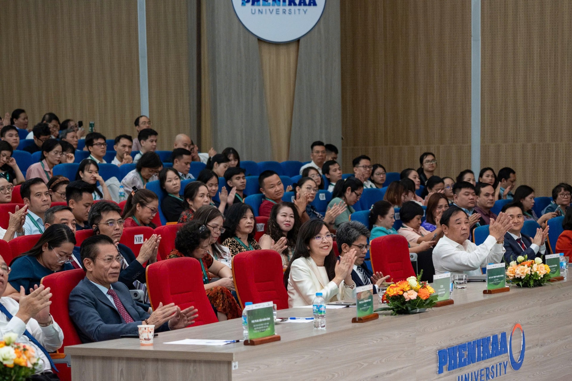 Gần 500 đại biểu bàn về xu hướng phát triển Y học cổ truyền trong kỷ nguyên mới Gần 500 đại biểu bàn về xu hướng phát triển Y học cổ truyền trong kỷ nguyên mới