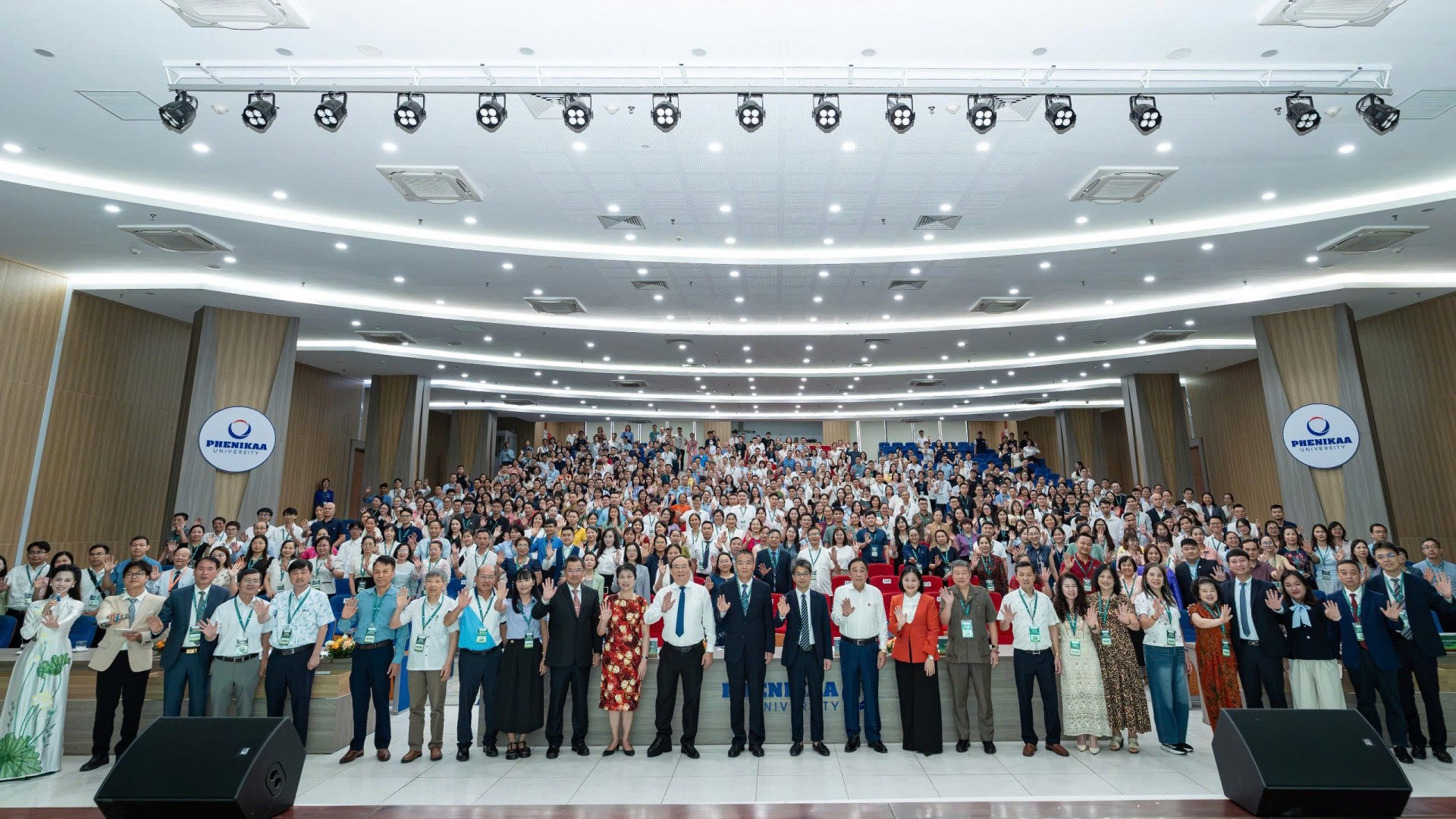 Gần 500 đại biểu bàn về xu hướng phát triển Y học cổ truyền trong kỷ nguyên mới Gần 500 đại biểu bàn về xu hướng phát triển Y học cổ truyền trong kỷ nguyên mới