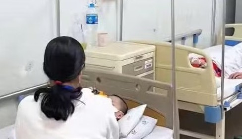 Ca mắc Adenovirus tăng gấp 3, Bệnh viện Nhi Trung ương cảnh báo nguy cơ lây nhiễm mùa hè