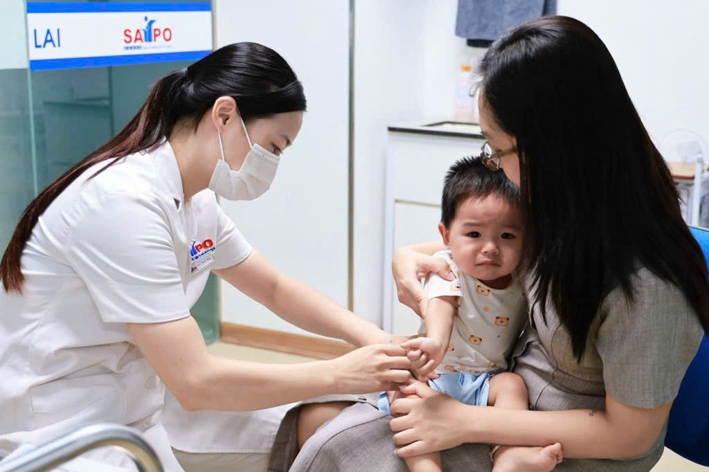 Nhiều trẻ vẫn mắc viêm não Nhật Bản vì bỏ quên mũi tiêm nhắc