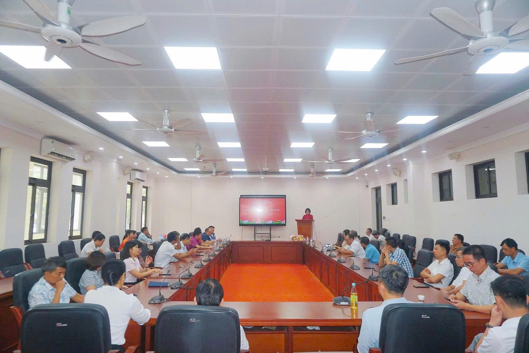Công bố quyết định giao TS. Nguyễn Thị Nguyên phụ trách Trường Đại học Công nghiệp Việt - Hung Công bố quyết định giao TS. Nguyễn Thị Nguyên phụ trách Trường Đại học Công nghiệp Việt - Hung