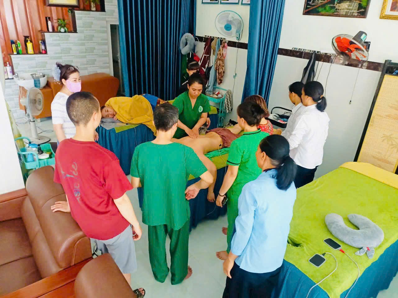 Nhà giáo, Bác sĩ Y học cổ truyền Nguyễn Minh Phương: Từ truyền thống gia đình đến hành trình trao nghề, phụng sự cộng đồng Nhà giáo, Bác sĩ Y học cổ truyền Nguyễn Minh Phương: Từ truyền thống gia đình đến hành trình trao nghề, phụng sự cộng đồng