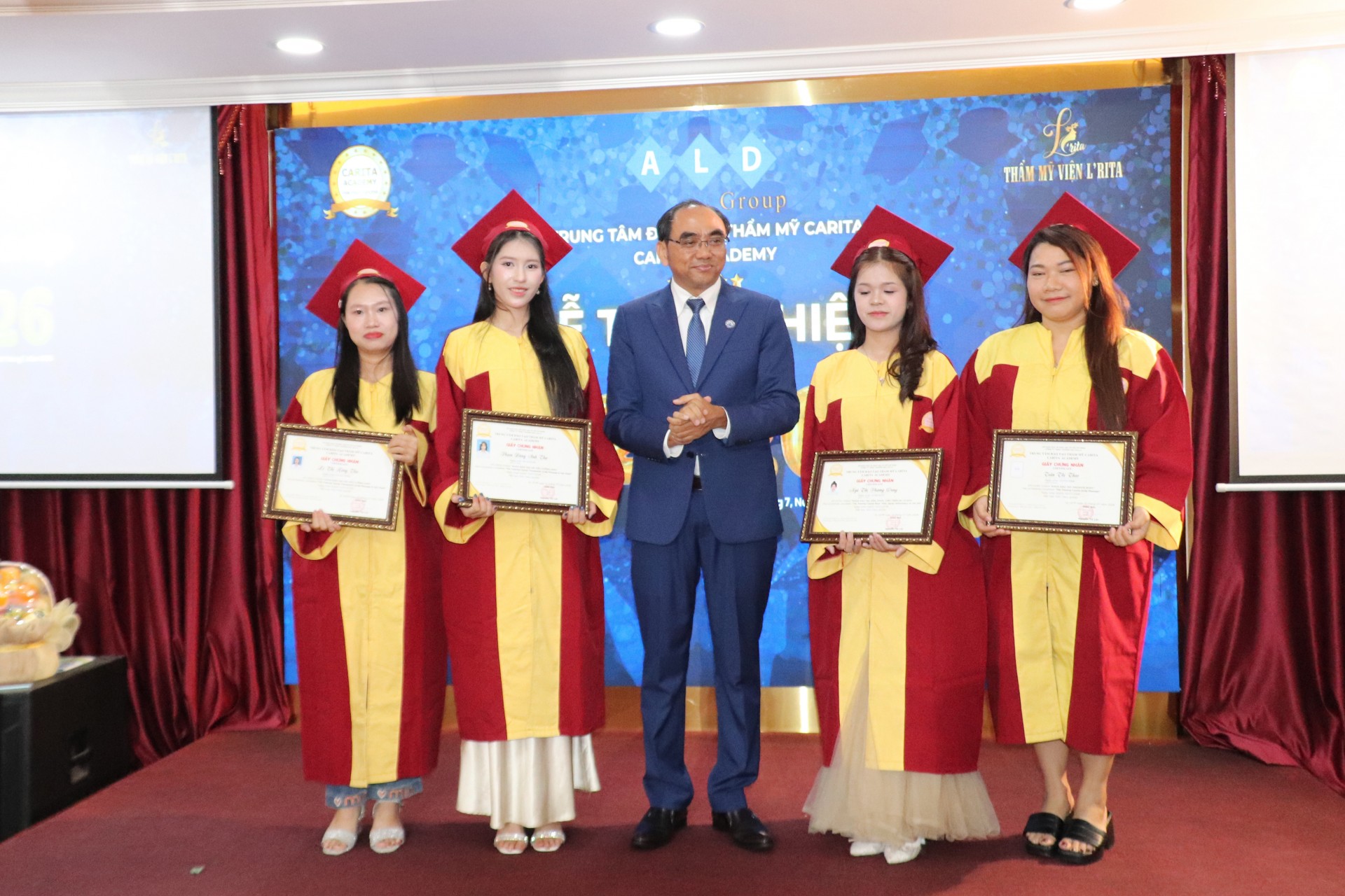 TP.HCM: Trung tâm Đào tạo Thẩm mỹ Carita Academy tổ chức lễ tốt nghiệp cho học viên nghề chăm sóc sắc đẹp TP.HCM: Trung tâm Đào tạo Thẩm mỹ Carita Academy tổ chức lễ tốt nghiệp cho học viên nghề chăm sóc sắc đẹp