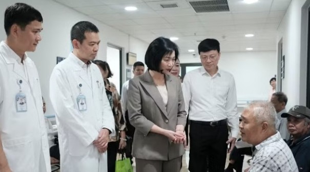 Thầy thuốc khám sức khỏe, tri ân thương binh, thân nhân liệt sĩ và người có công với cách mạng