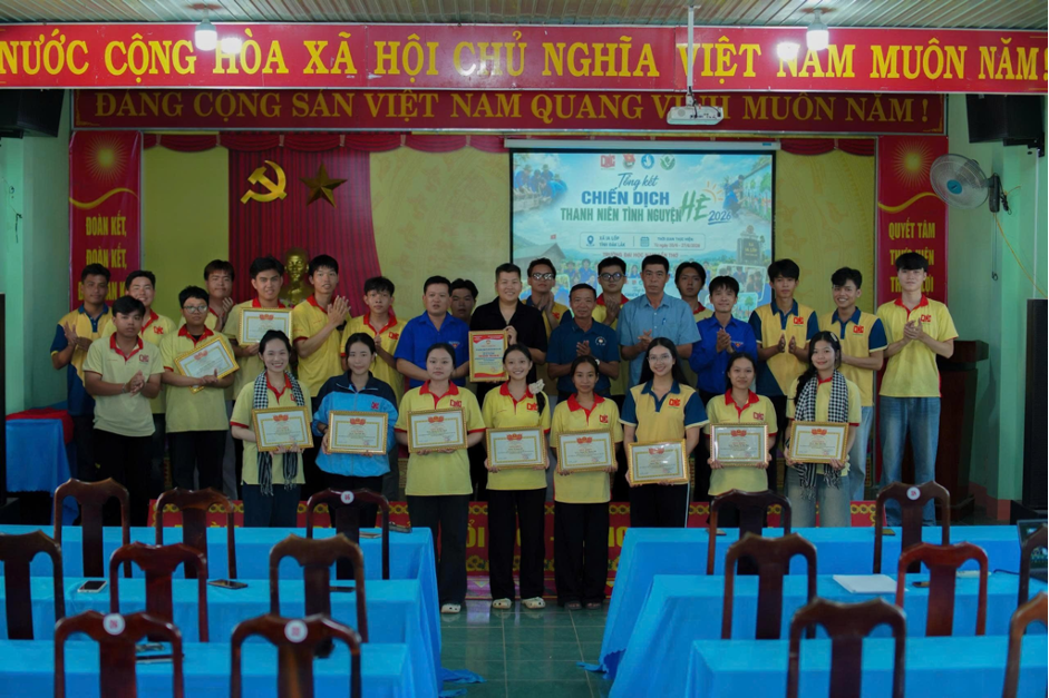 Dấu ấn Mùa hè xanh của tuổi trẻ Trường Đại học Nam Cần Thơ nơi biên giới Tây Nguyên Dấu ấn Mùa hè xanh của tuổi trẻ Trường Đại học Nam Cần Thơ nơi biên giới Tây Nguyên