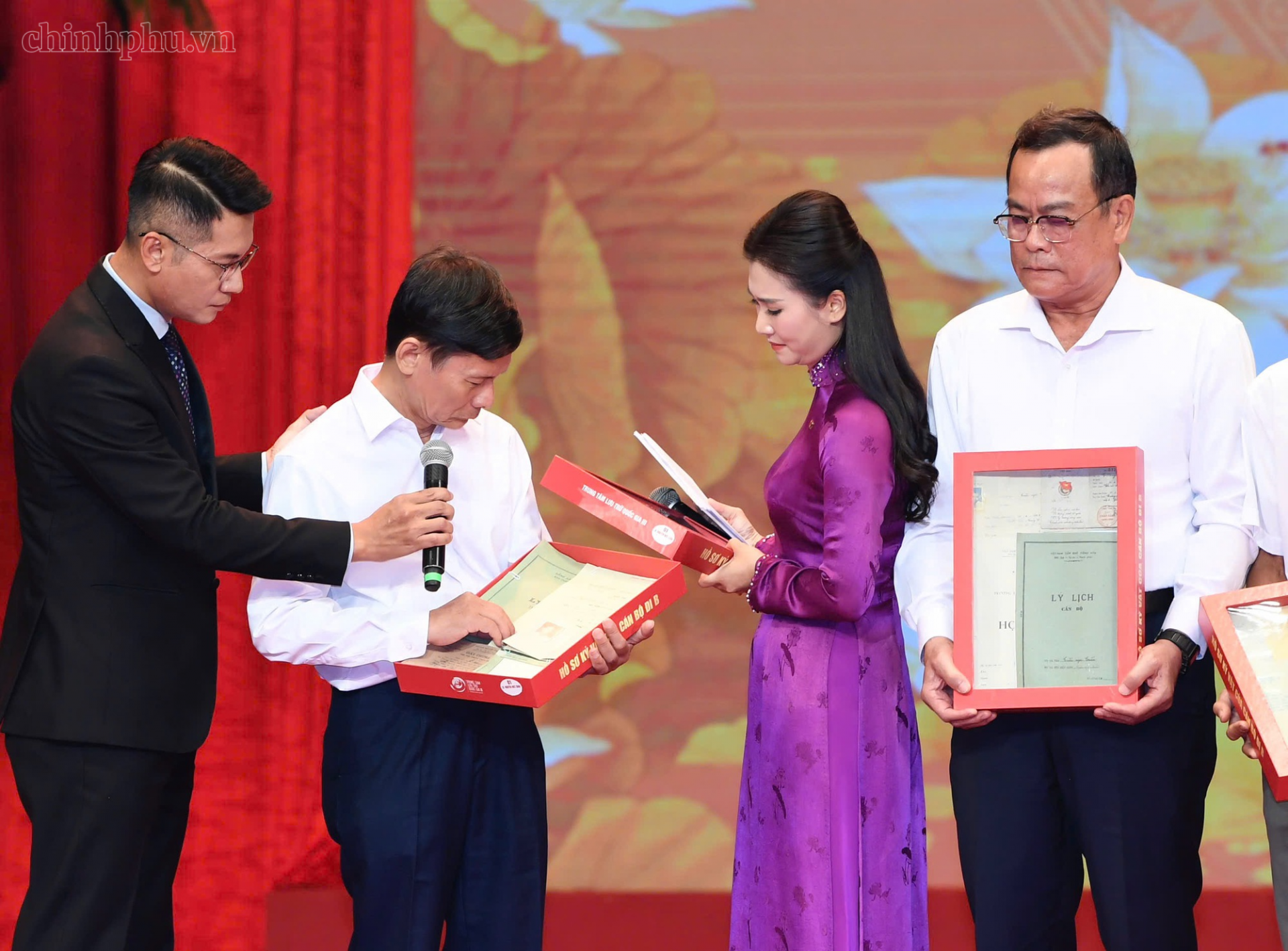 Những hình ảnh xúc động tại Hội nghị tri ân người có công với cách mạng toàn quốc năm 2026