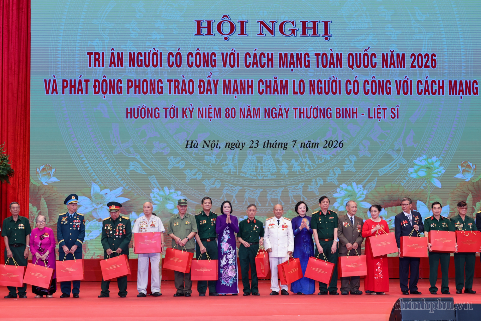 Những hình ảnh xúc động tại Hội nghị tri ân người có công với cách mạng toàn quốc năm 2026