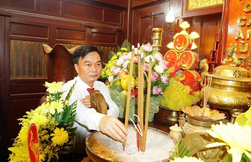Lung linh hoa đăng bên dòng Thạch Hãn – Thắp sáng đạo lý tri ân, bồi đắp lý tưởng sống đẹp cho thế hệ trẻ Lung linh hoa đăng bên dòng Thạch Hãn – Thắp sáng đạo lý tri ân, bồi đắp lý tưởng sống đẹp cho thế hệ trẻ