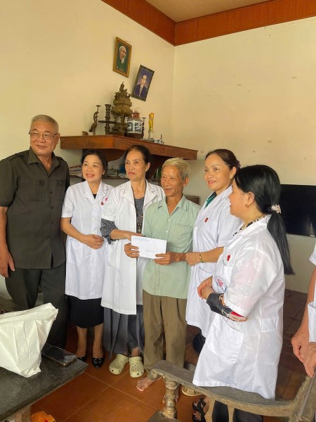 Chi hội Nam Y Thái Nguyên đến tận nhà chăm sóc sức khỏe, tri ân thương binh nặng nhân kỷ niệm 79 năm Ngày Thương binh - Liệt sĩ