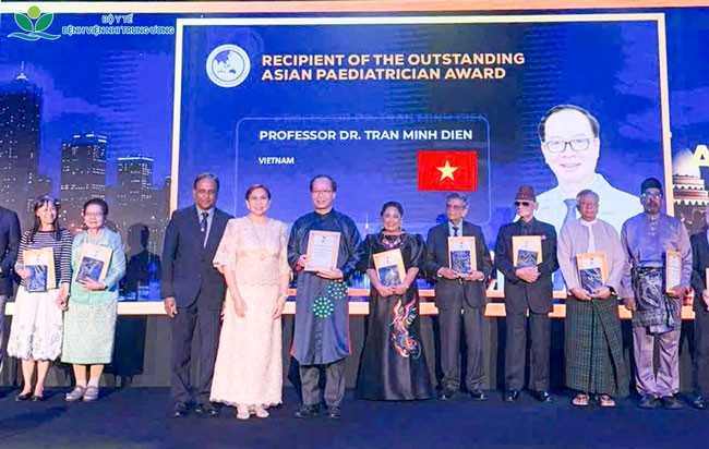 GS.TS. Trần Minh Điển được trao Giải thưởng Bác sĩ Nhi khoa Châu Á xuất sắc năm 2026
